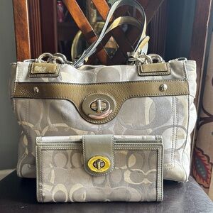 Coach Penelope Optic Signature Handbag in olive and beige in silver hardware